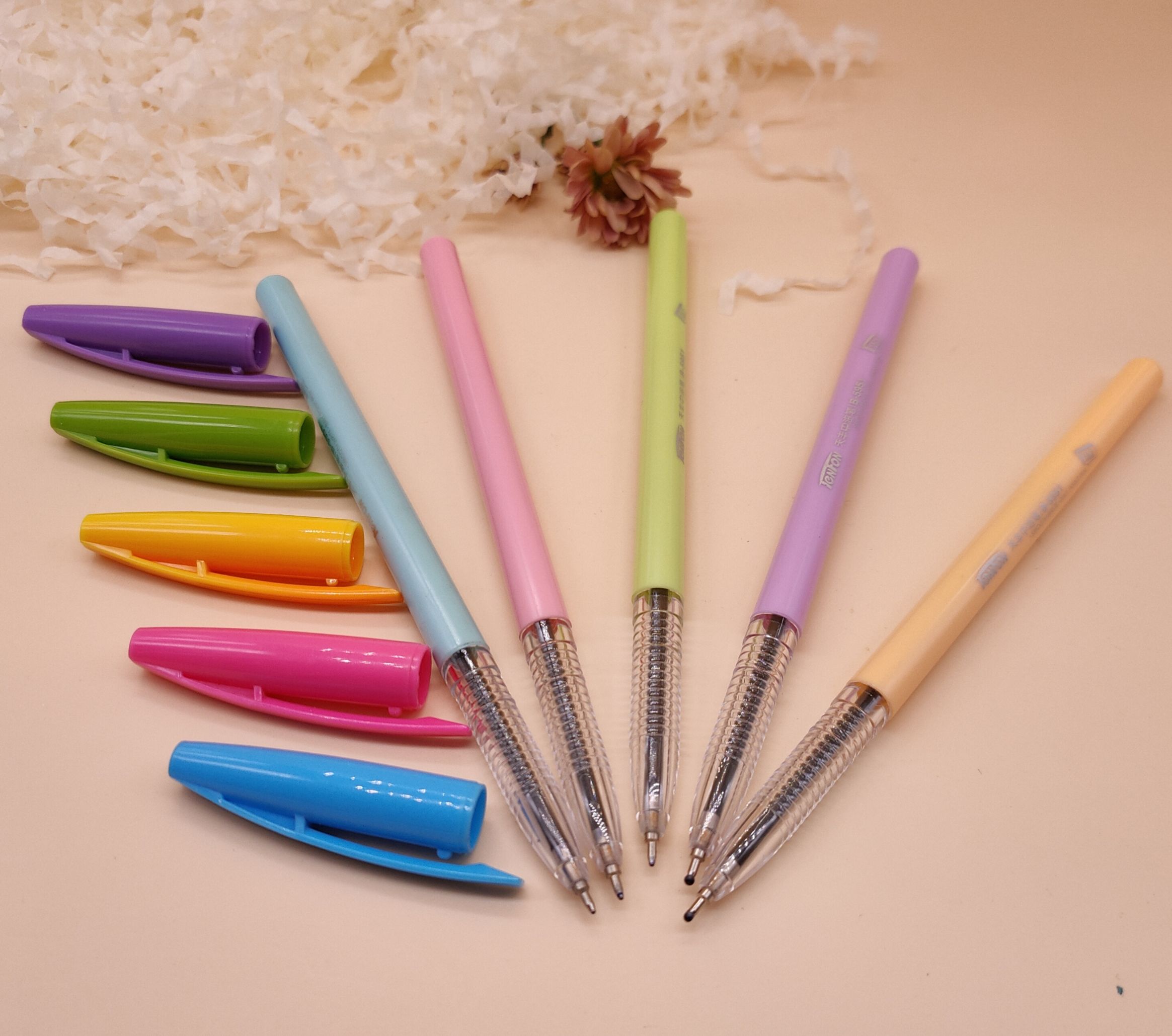Cap - type ballpoint pen non - slip hand rod oil pen multi - color pen Specification drawing
