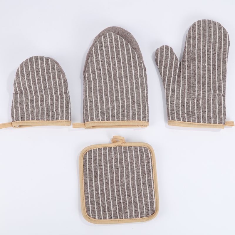 Cotton And Hemp Stripe Series Microwave Gloves Mat Duck Beak Gloves Set Application Scenario