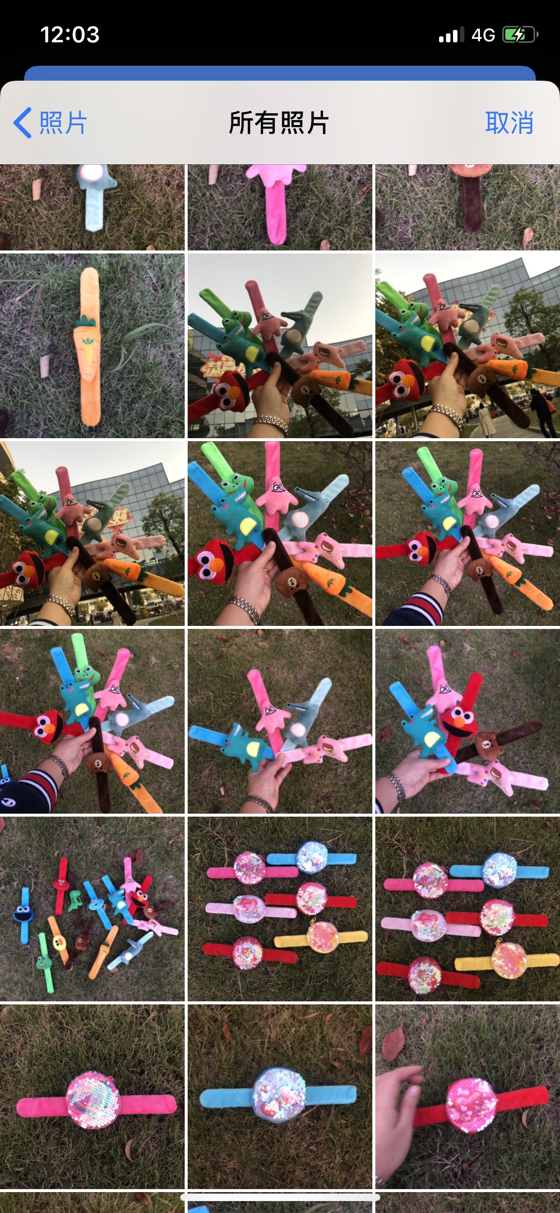 حلقة مفرغة من الفراء، حلقة مفرغة من لعبة أطفال كرتونية محلقة حول اليد الطفل details Picture