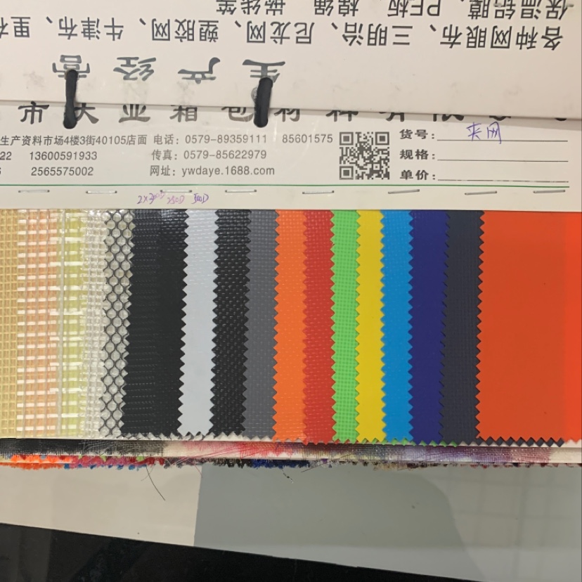 مجموعة كبيرة من أغلفة الأحذية في المدرسة الثانوية Specification image