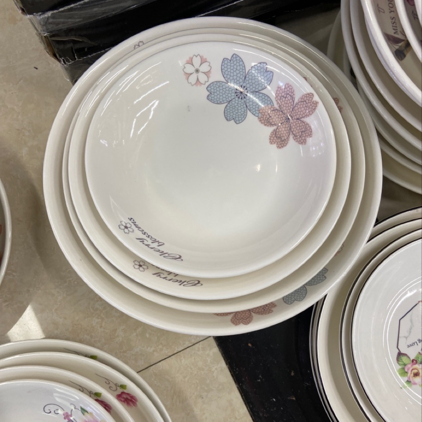 Three-flower-patterned pure white printed ceramic dinner plates in a simple style, available in multiple sizes and styles Specification image