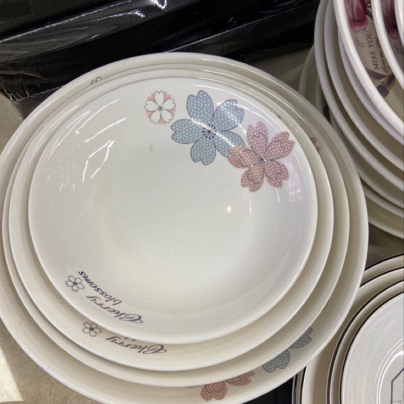 三朵花 图案纯白印花陶瓷餐盘简约风格多尺寸多款式可选细节图