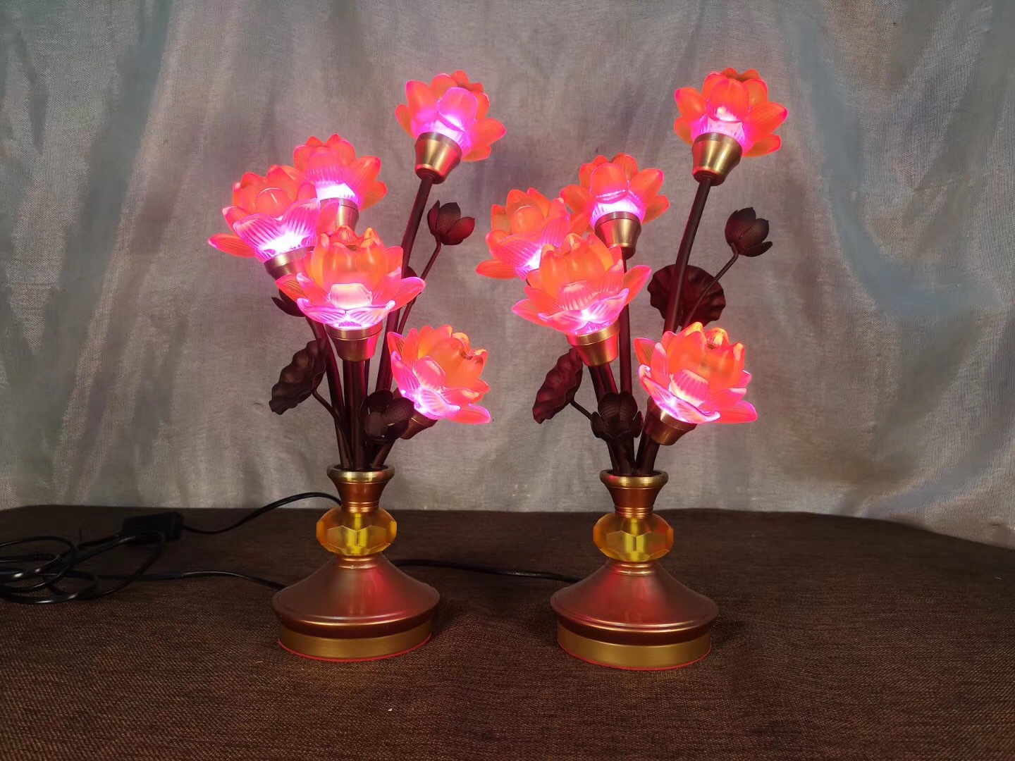 The ancient method of offering lamps in front of the Buddha, the household lotus lamp, the long-lasting lamp, the five-grade glass lotus lamp, and the seven-color changing light undefined