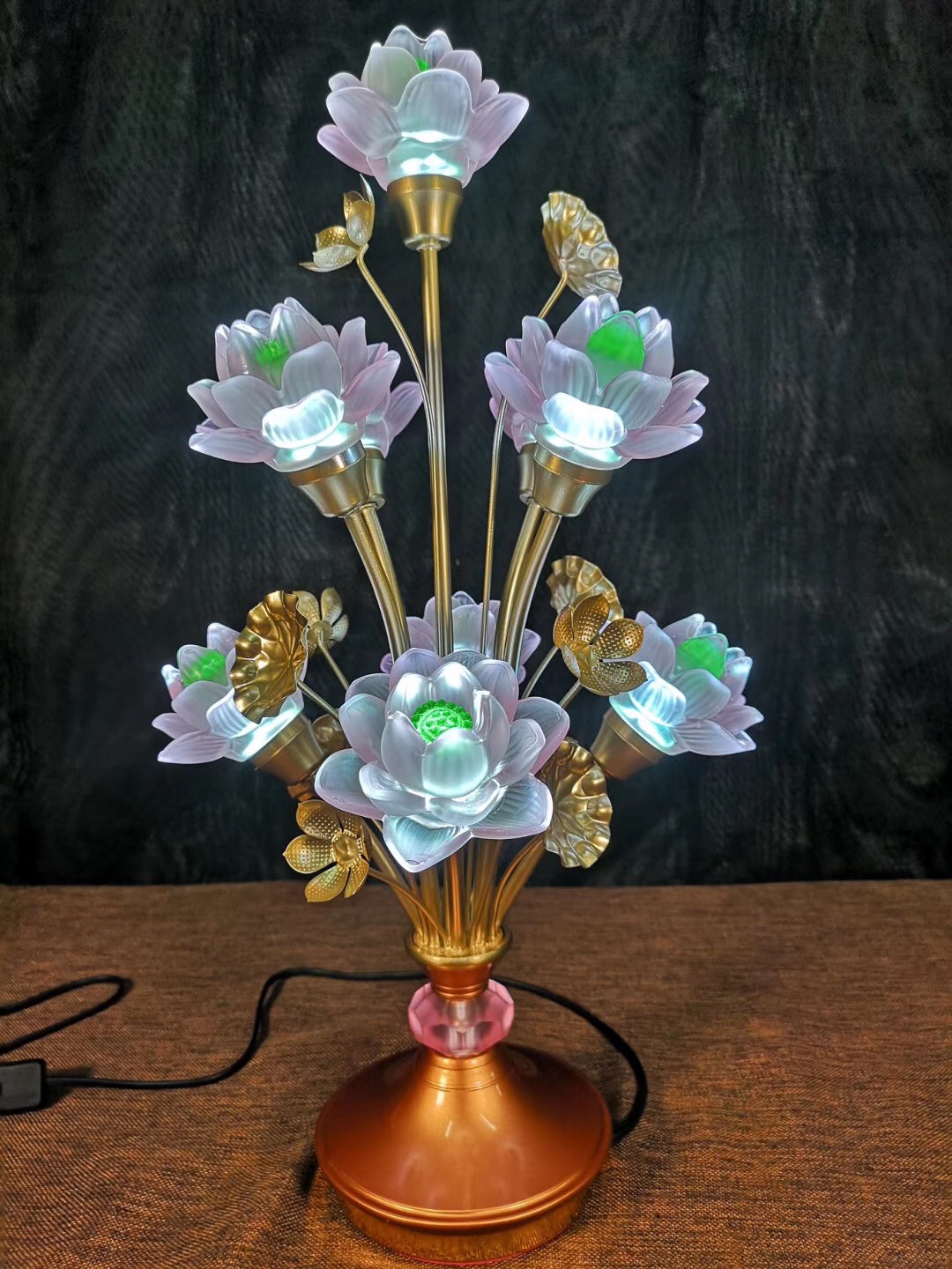 The ancient method of offering lamps in front of the Buddha, the household lotus lamp, the long-lasting lamp, the seven-grade glass lotus lamp, and the seven-color changing light Item Picture