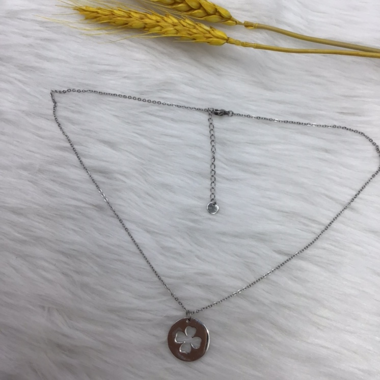 Hollow Four-Leaf Clover Stainless Steel Necklace Gallman 041 Simple Fashion