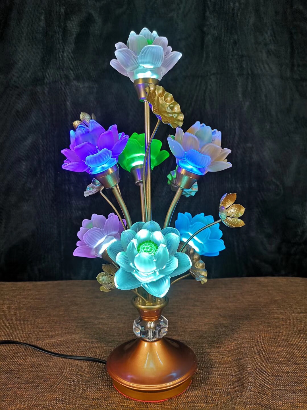 The ancient method of offering lamps in front of the Buddha, the household lotus lamp, the long-lasting lamp, the seven-grade glass lotus lamp, and the seven-color changing light Specification image