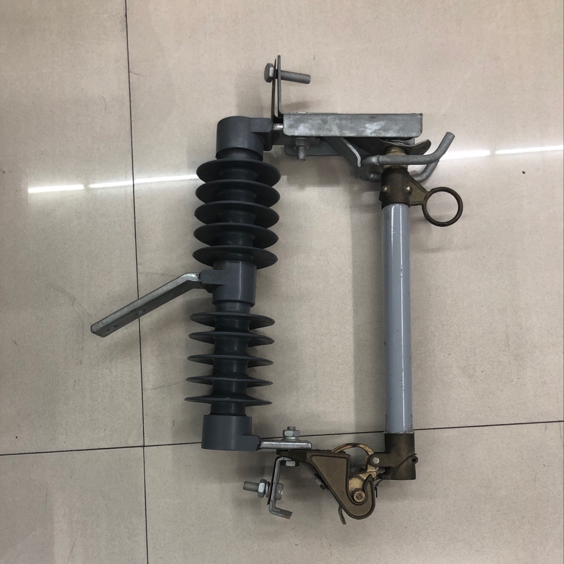 跌落式熔断器 15KV。硅胶