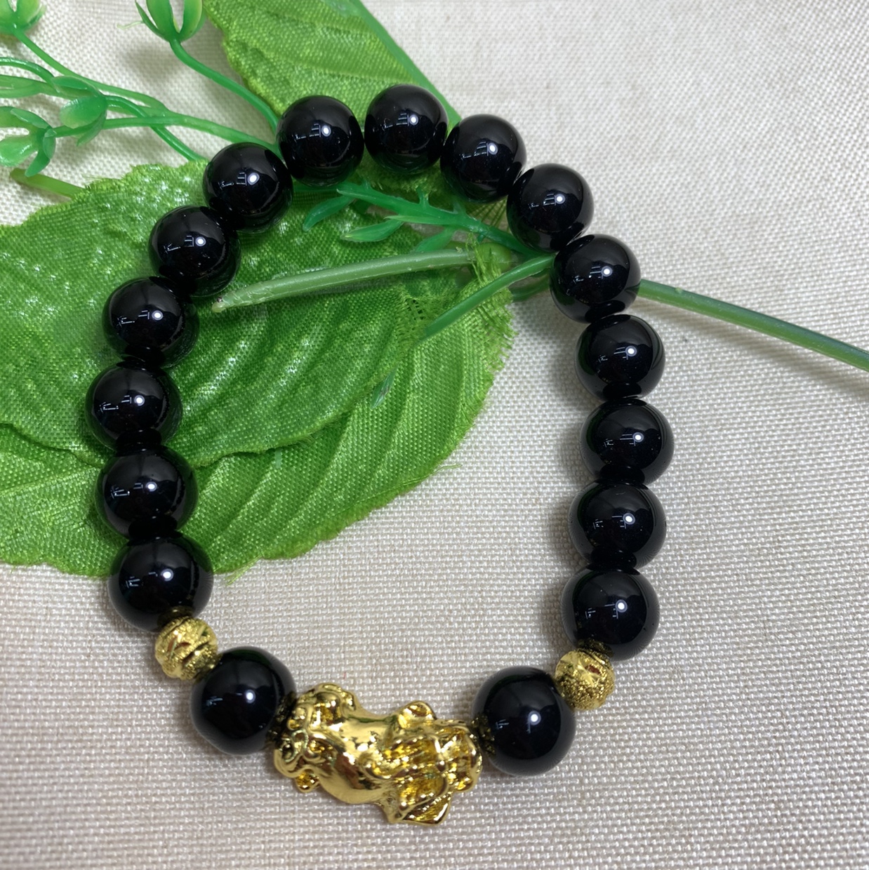黑玛瑙手链：义乌国际商贸城一期D区8091祥缘佛珠店
