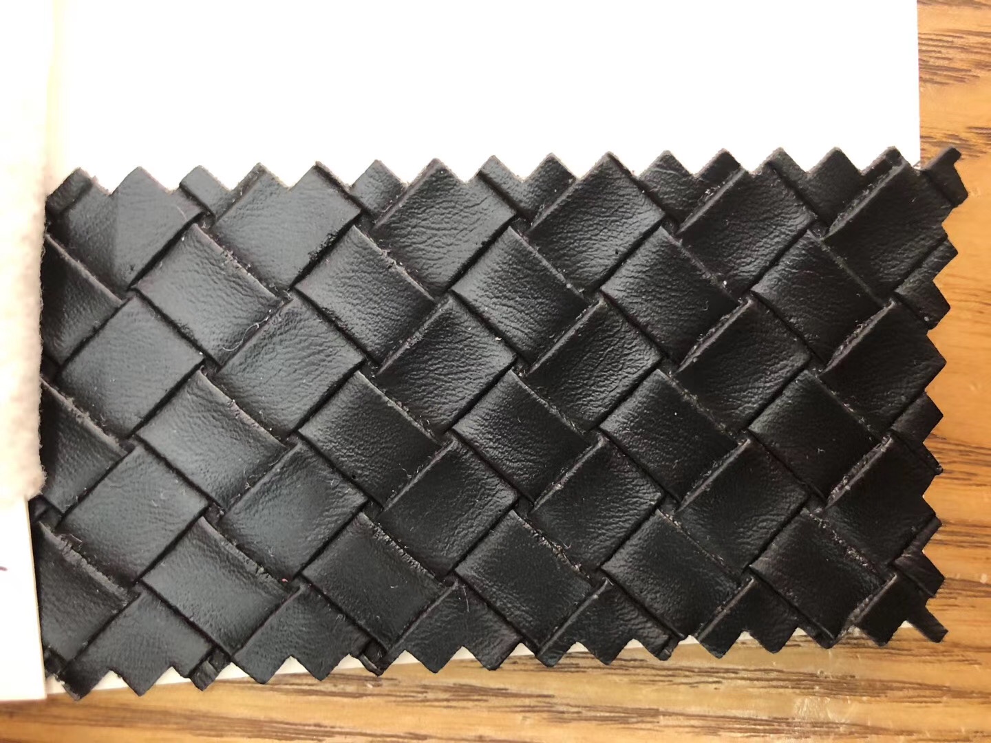 Factory direct sales, wholesale and retail of new 1.0mm thick eco-friendly woven leather soft bags Application Scenario