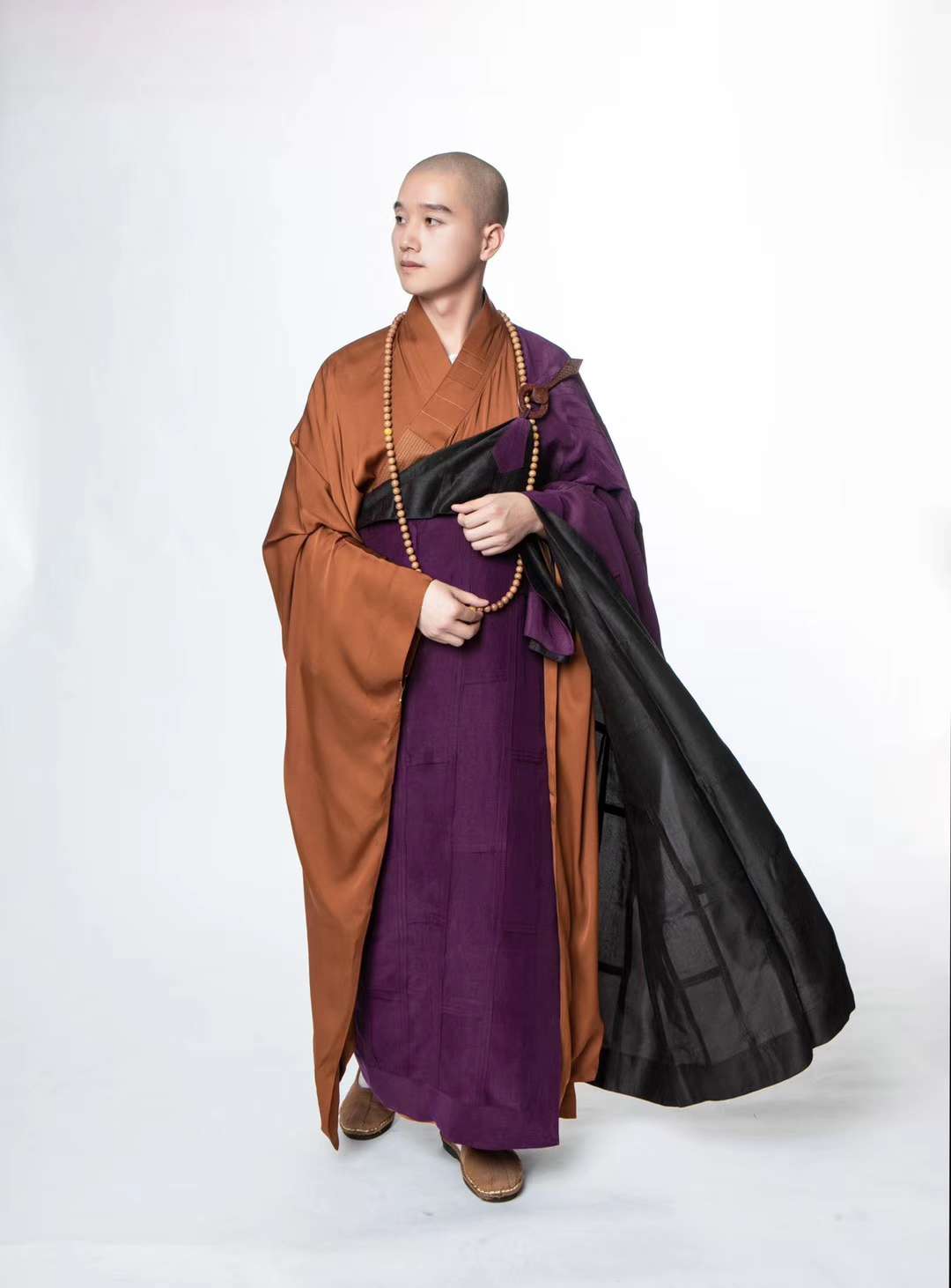 True silk ancestral dress, purely handmade Specification image