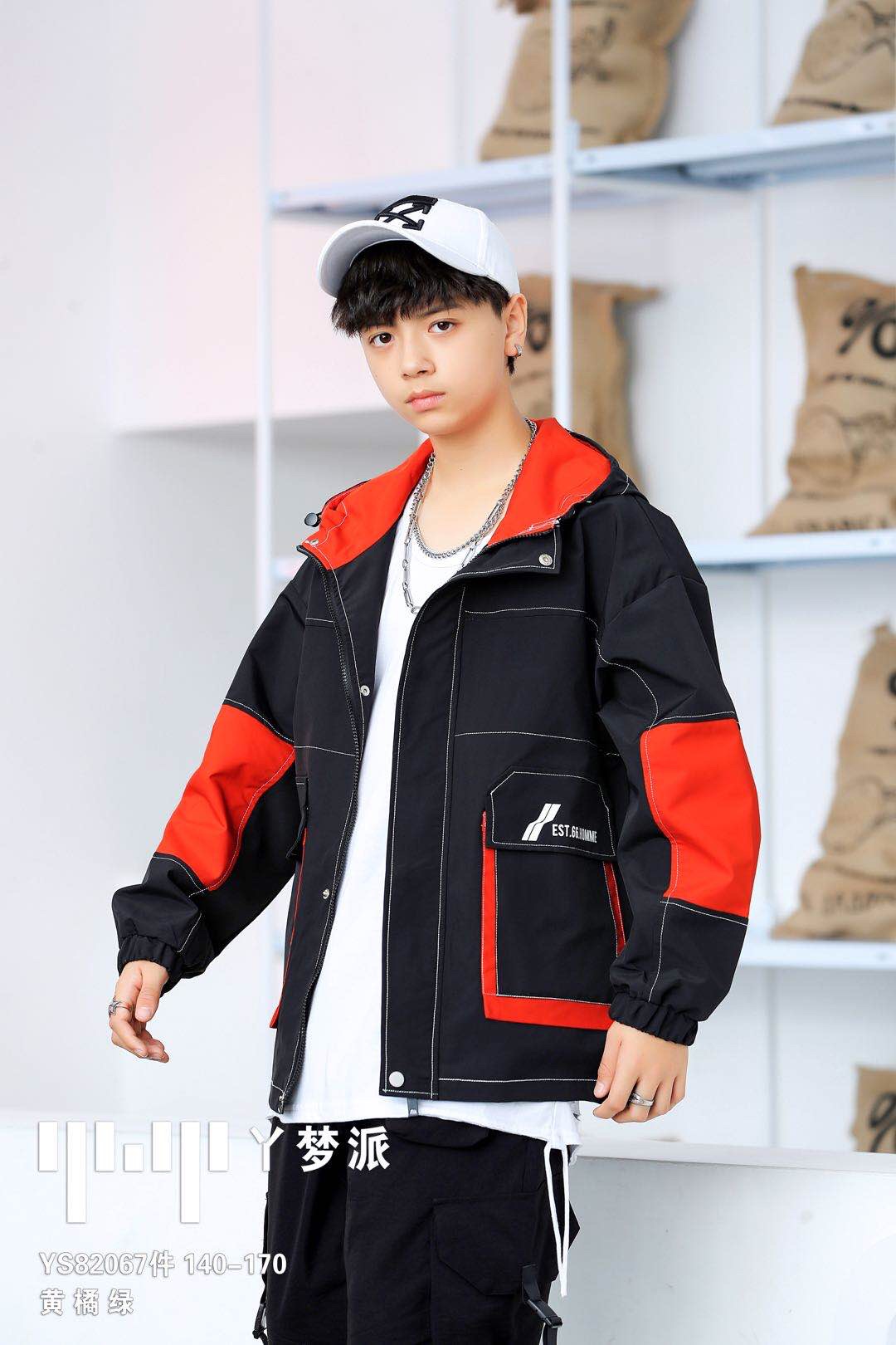 ملابس الأطفال في السوق Item Picture