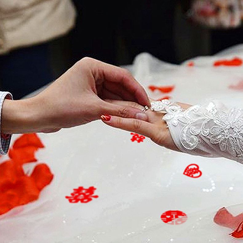 Wedding supplies: Non-woven fabric hand-thrown, wedding bed, small "happy" character stickers, wedding room decoration, bed pressing, mini fruit plate, double happiness Application Scenario