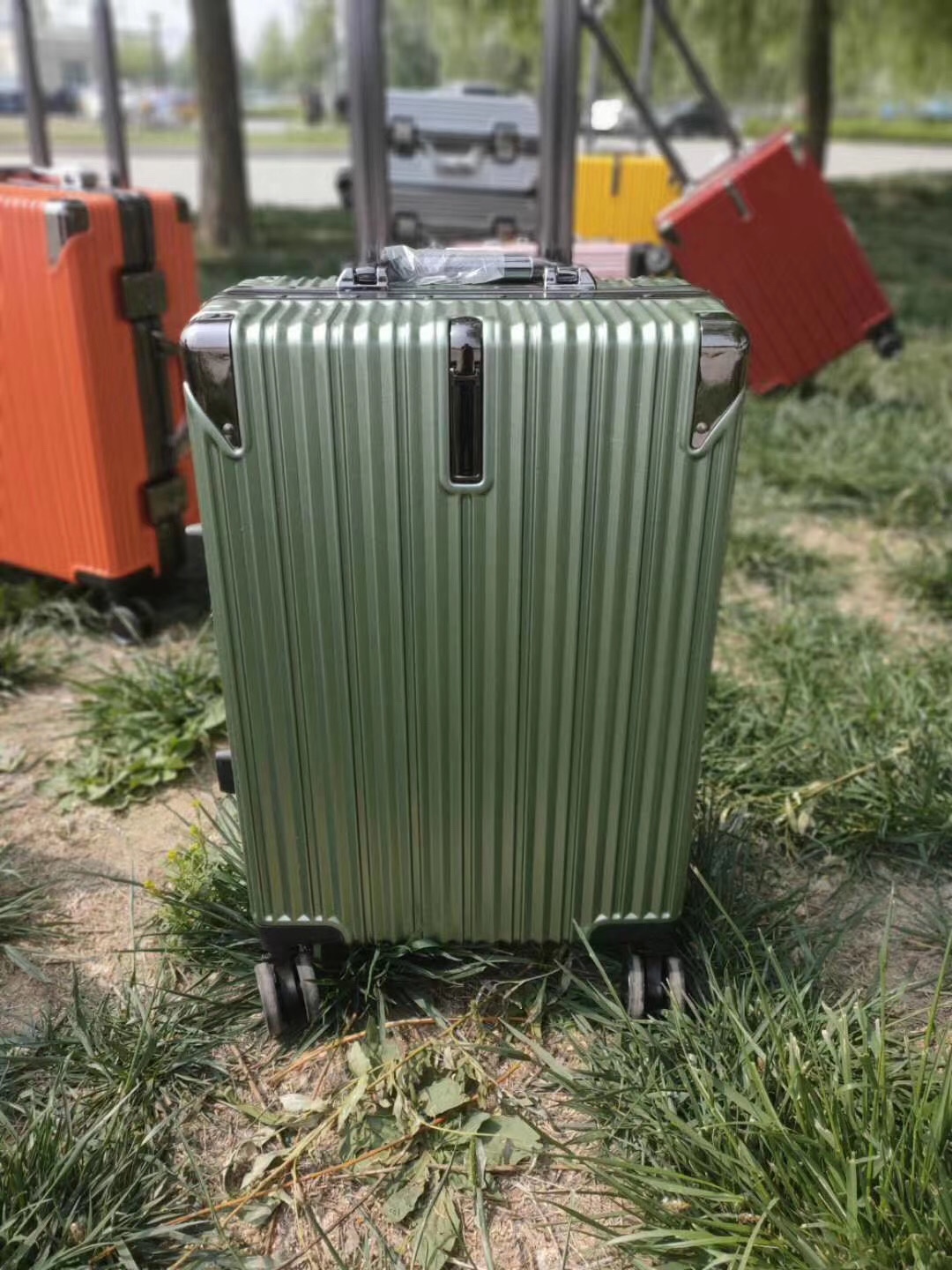 Pc铝框拉杆箱产品图