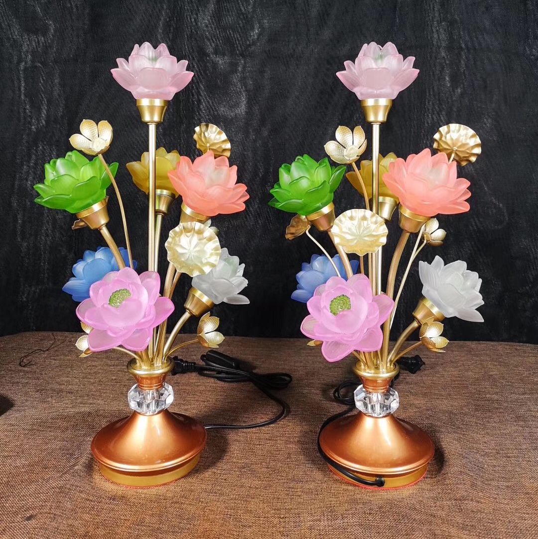 The ancient method of offering lamps in front of the Buddha, the household lotus lamp, the long-lasting lamp, the seven-grade glass lotus lamp, and the seven-color changing light
