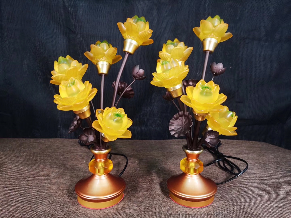 The ancient method of offering lamps in front of the Buddha, the household lotus lamp, the long-lasting lamp, the five-grade glass lotus lamp, and the seven-color changing light