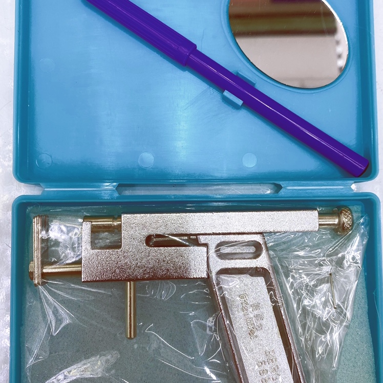 穿耳器