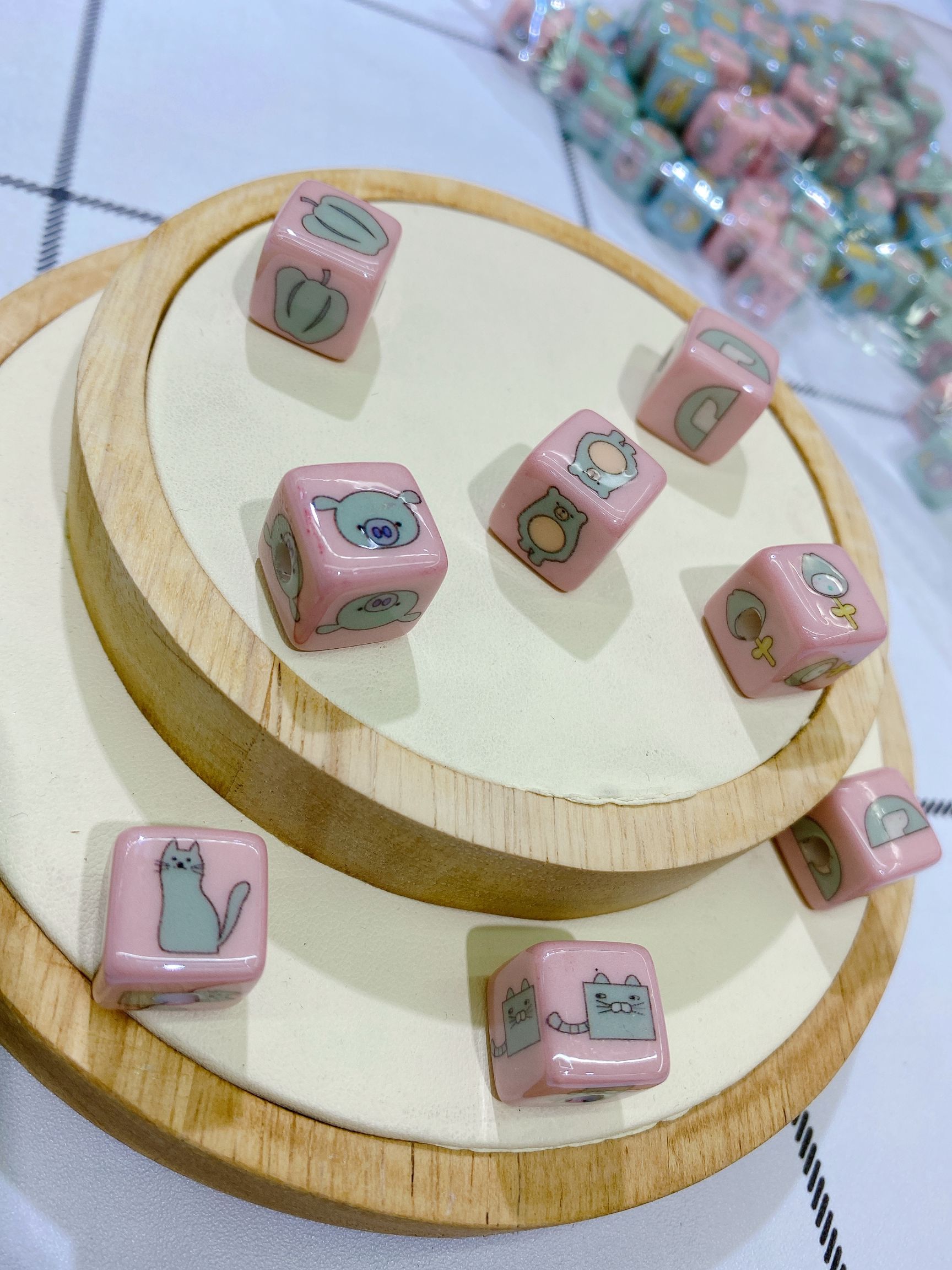 Acrylic straight-hole printed square headband accessory Specification image