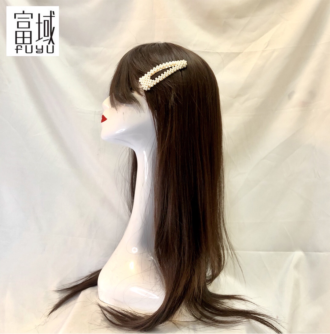 The Internet celebrity has long hair details Picture