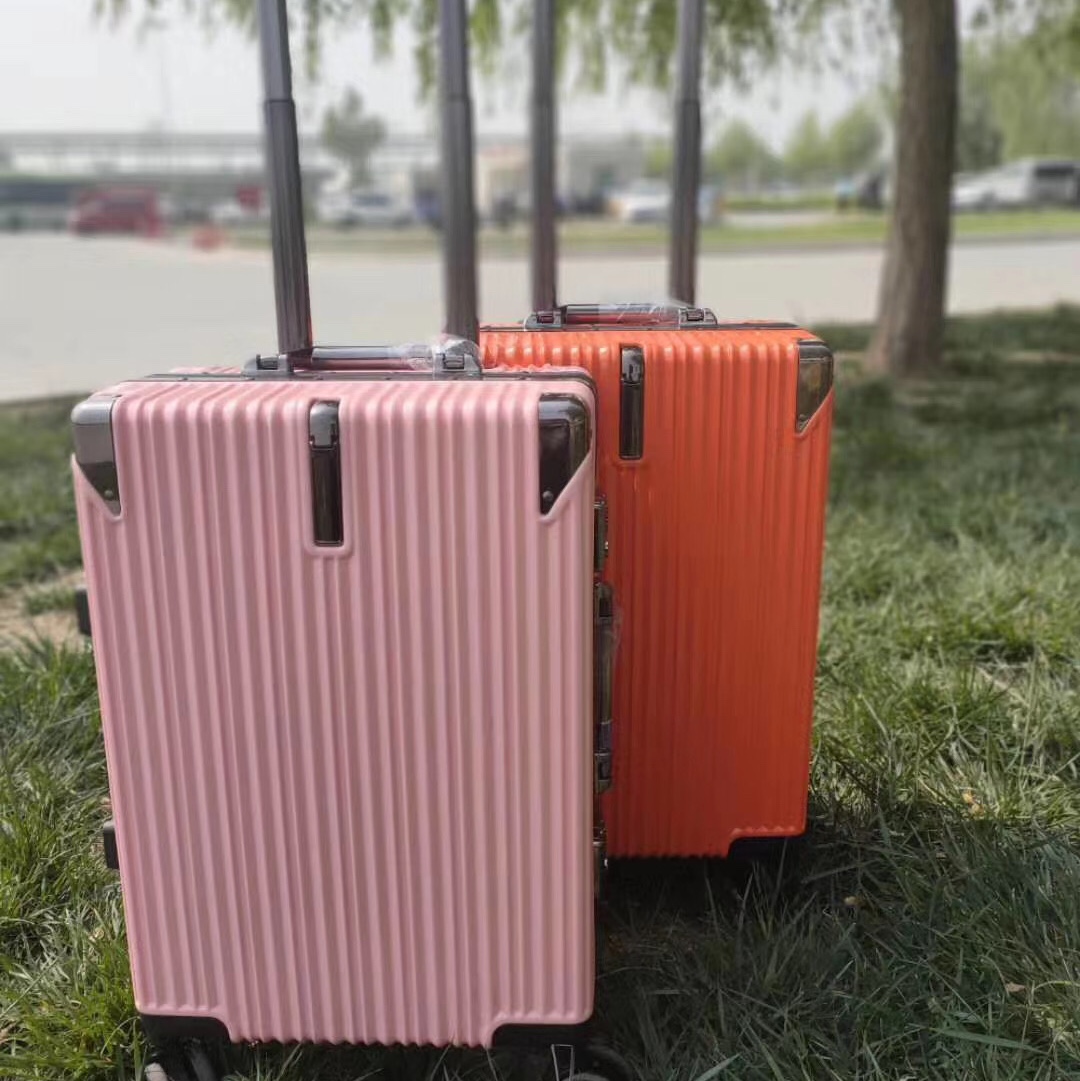 Pc铝框拉杆箱图