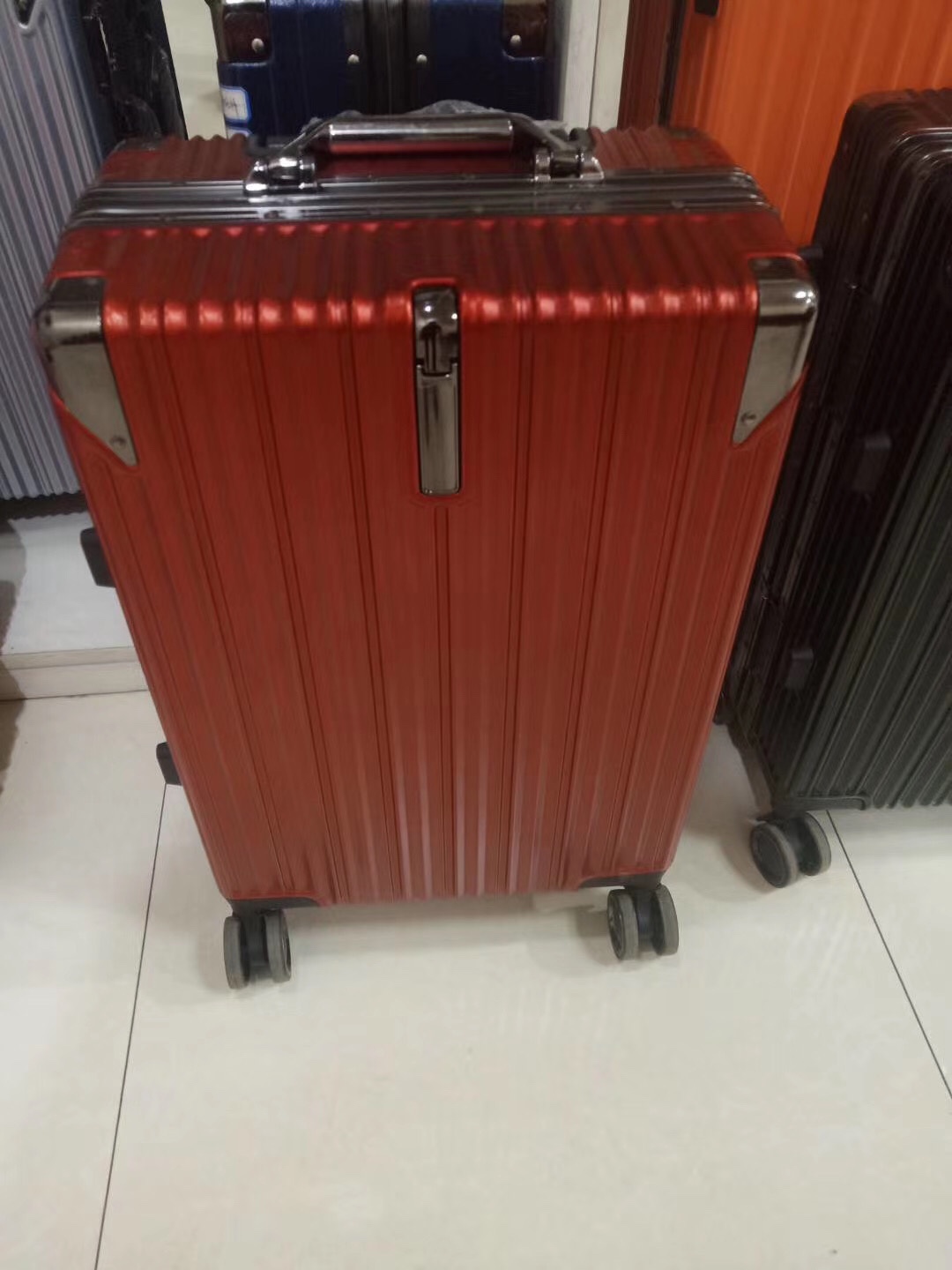 Pc铝框拉杆箱细节图