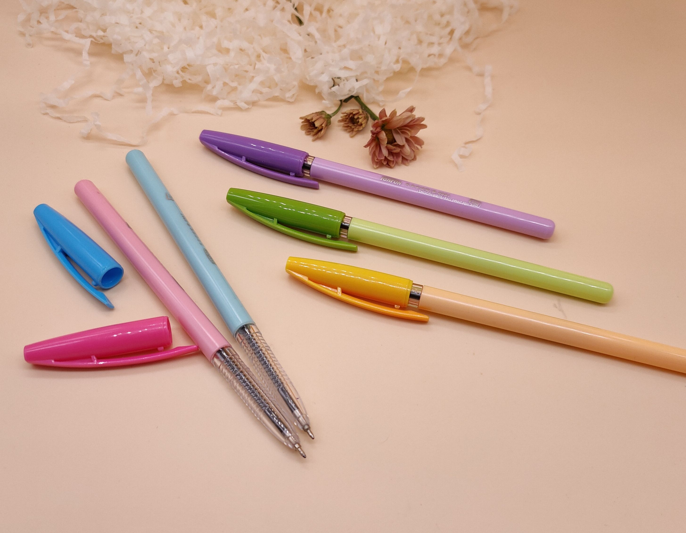 Cap - type ballpoint pen non - slip hand rod oil pen multi - color pen Application Scenario