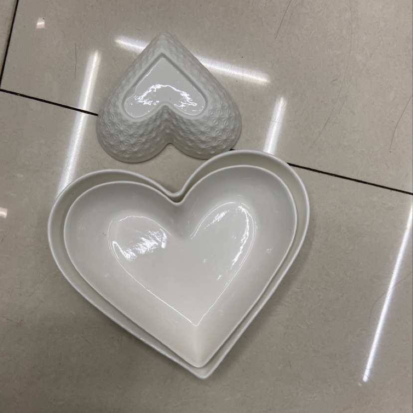 Heart-shaped relief ceramic dinner plate set, simple style, multiple specifications to choose from Specification image