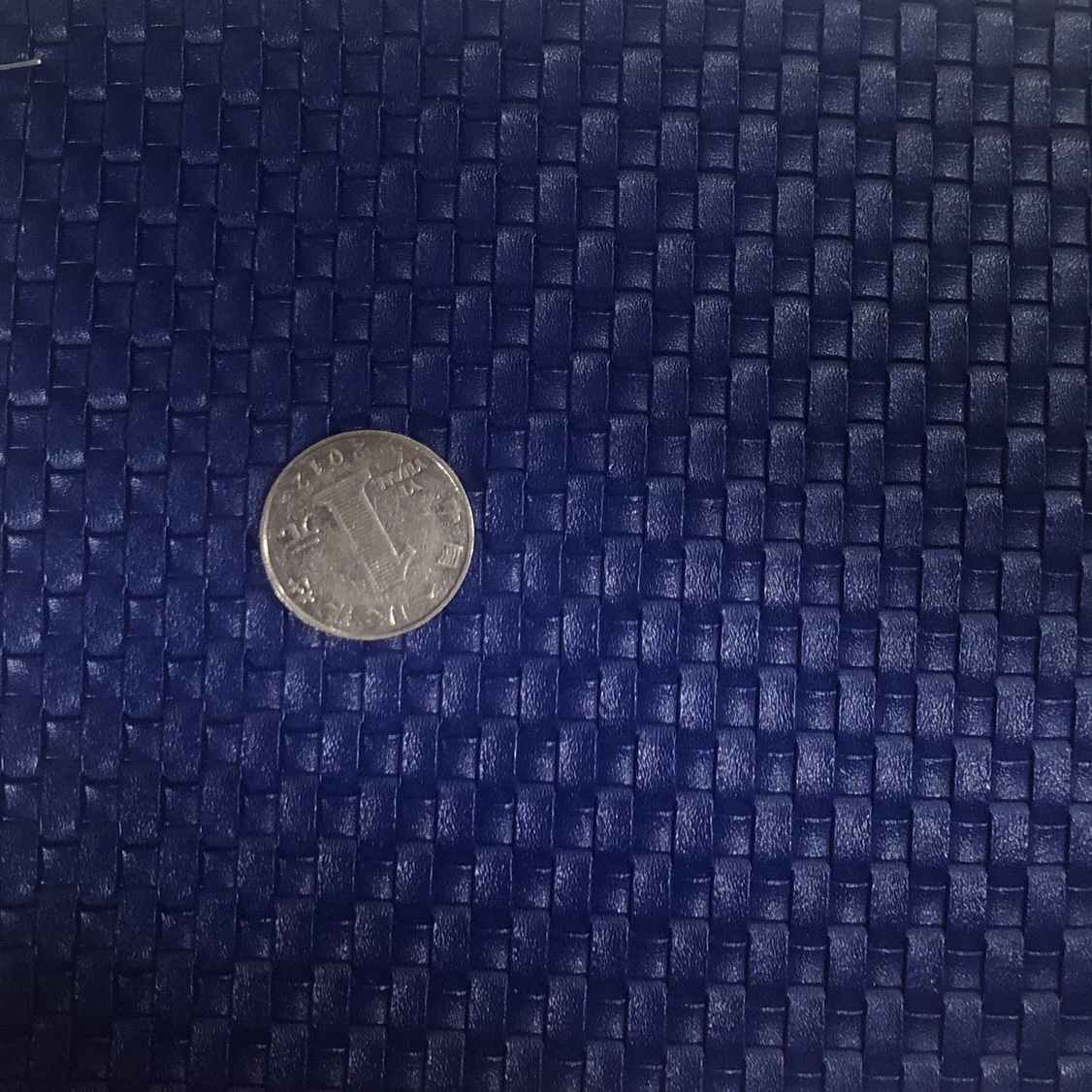 时尚编织 厂家直销热销新款PVC皮革大量现货高中低档箱包沙发鞋材超迁面料