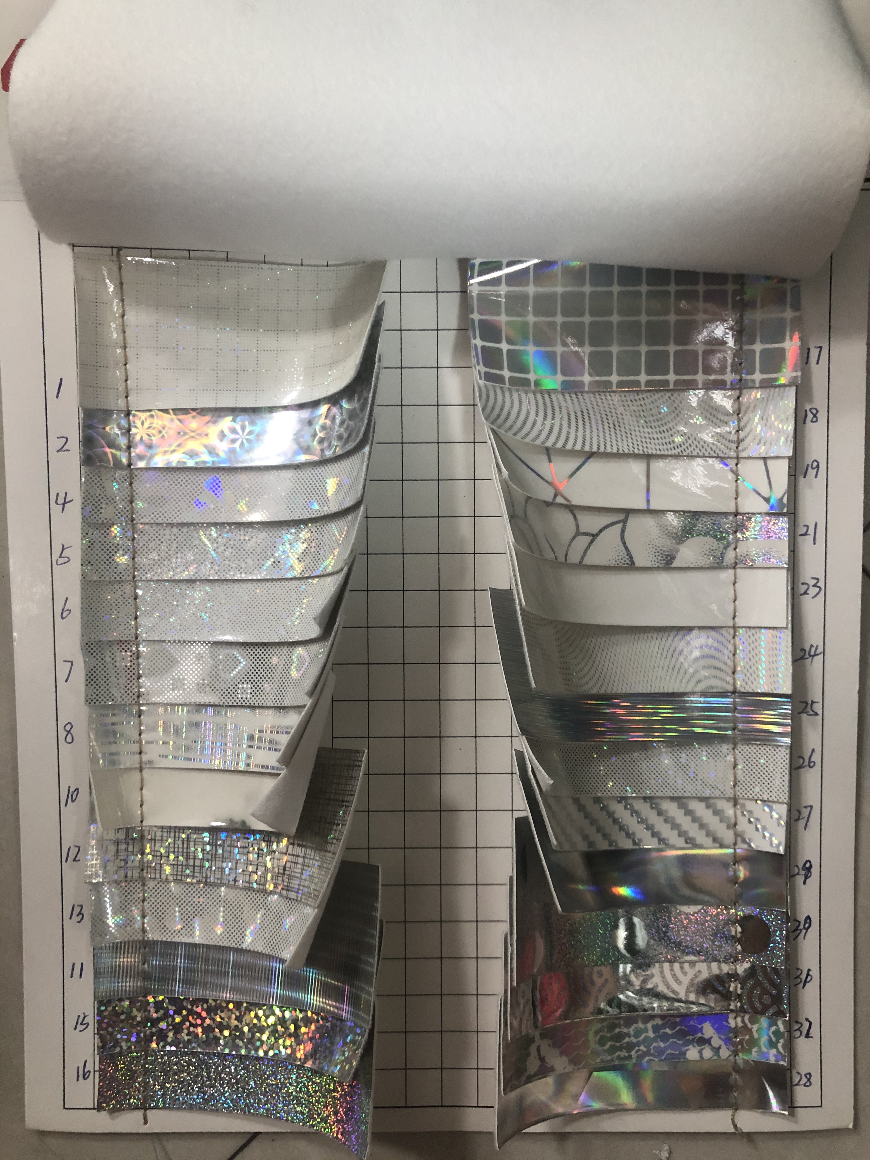 镭射革 厂家直销热销新款PVC皮革大量现货高中低档箱包沙发鞋材超迁面料产品图