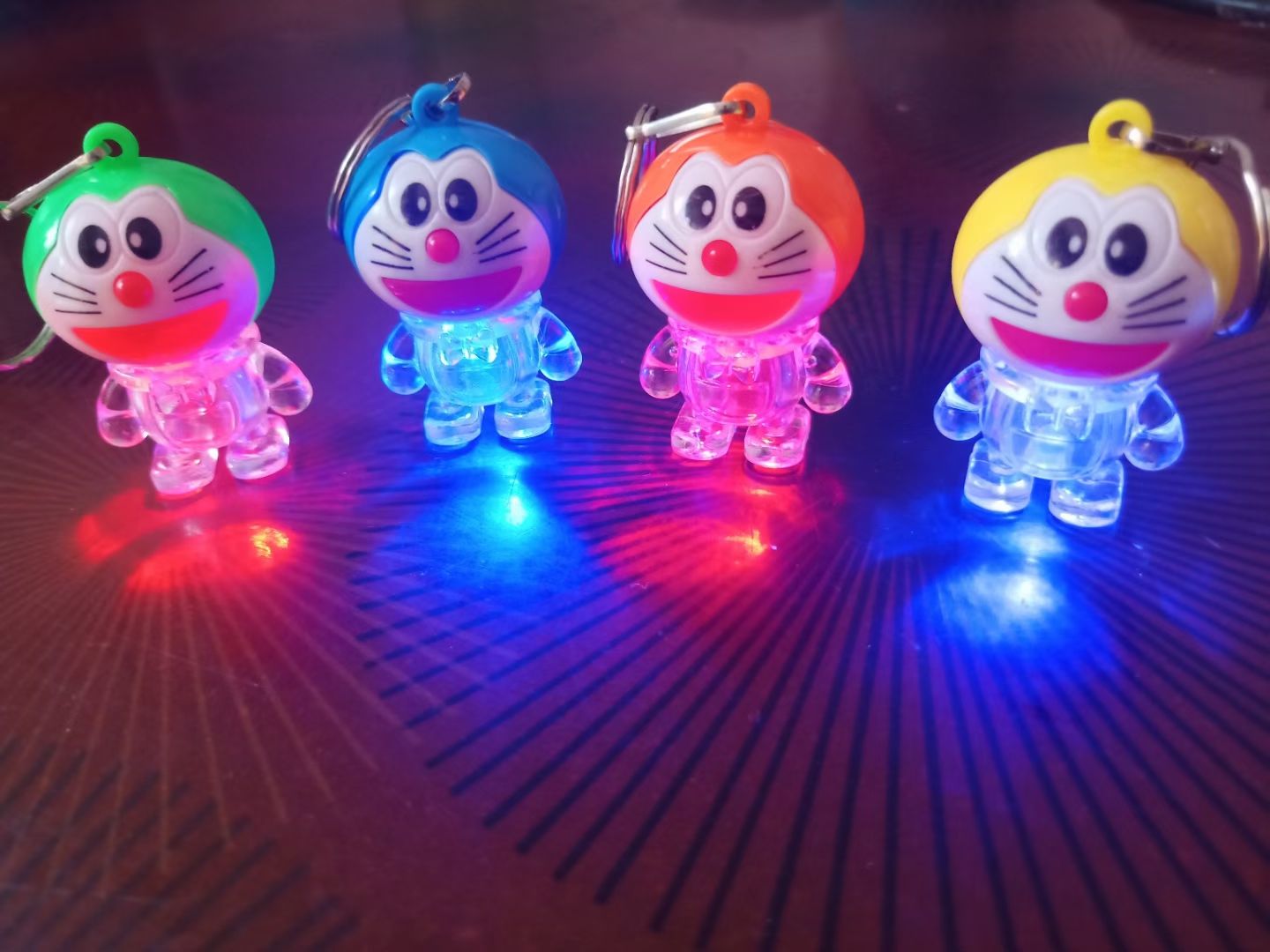 新款电子灯，钥匙灯，LED小电筒，卡通钥匙扣灯