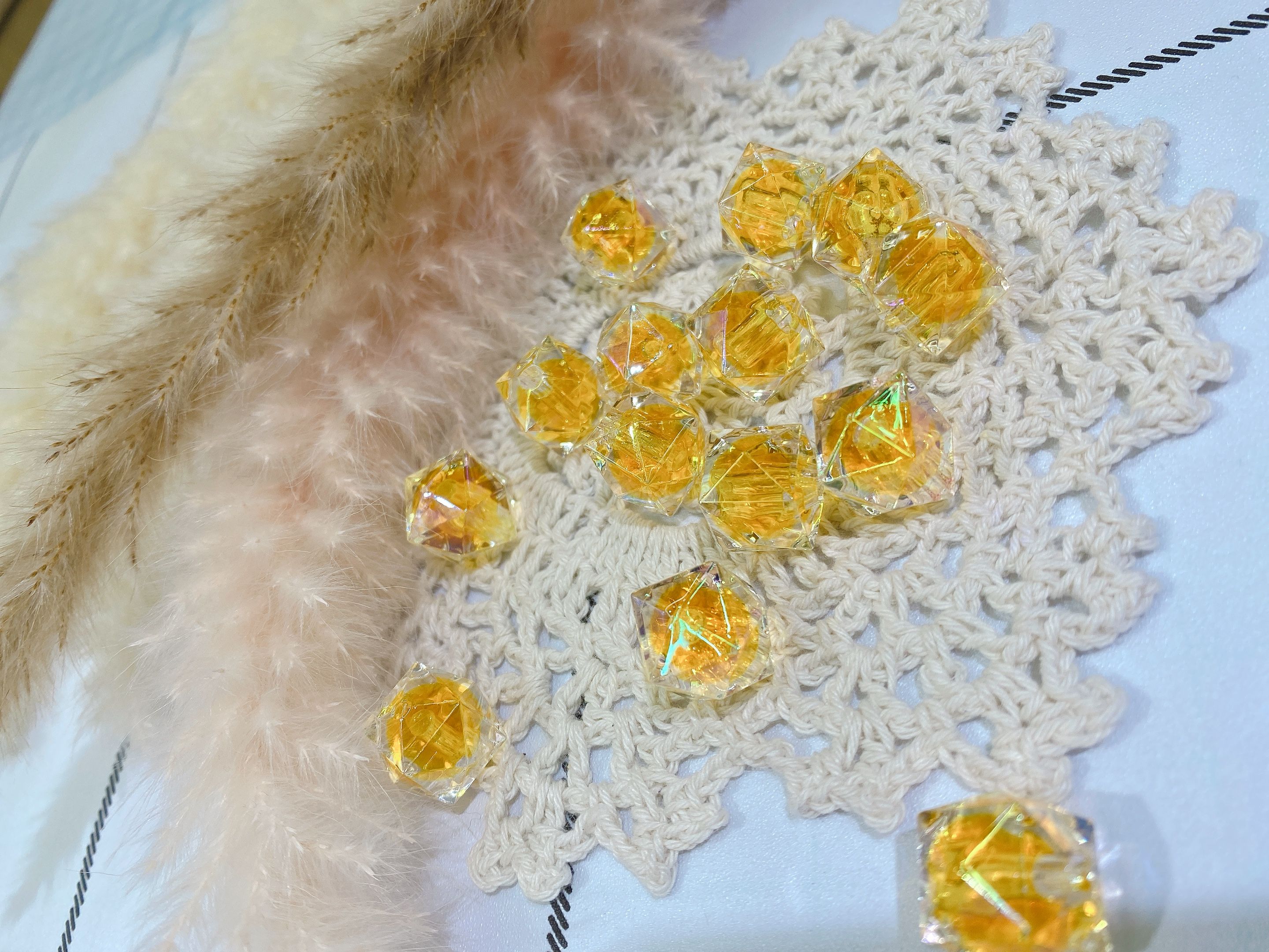 Acrylic half-hole two-color bead bead bead cut square seven-color DIY headband clothing accessories pen hang accessories Application Scenario