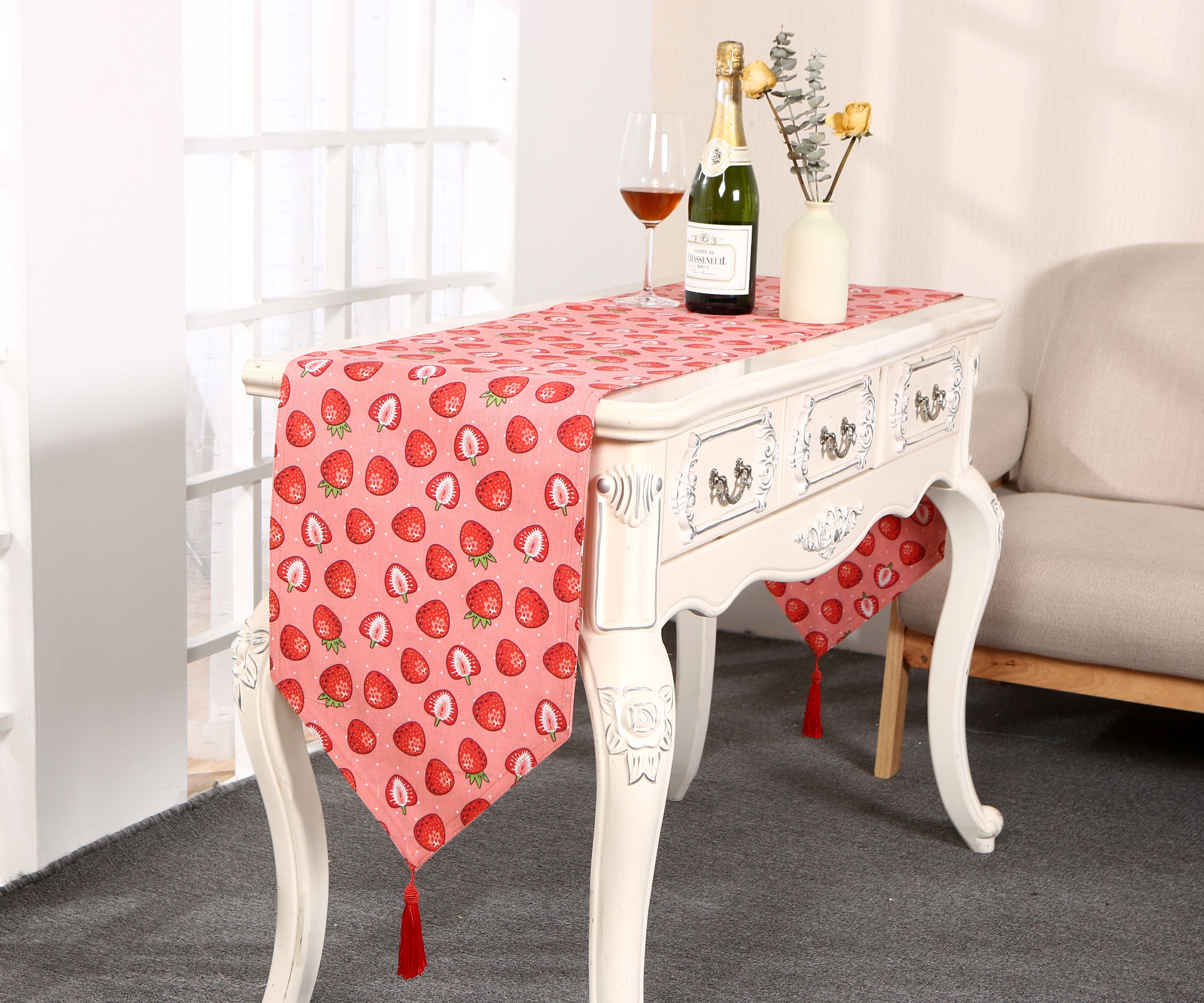 33*180 cm tablecloth, table flag, fruit pattern and strawberry are available for customization