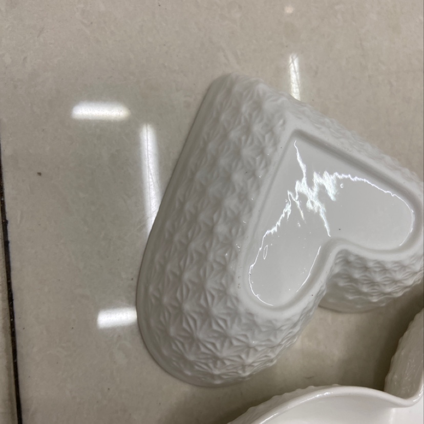 Heart-shaped relief ceramic dinner plate set, simple style, multiple specifications to choose from details Picture