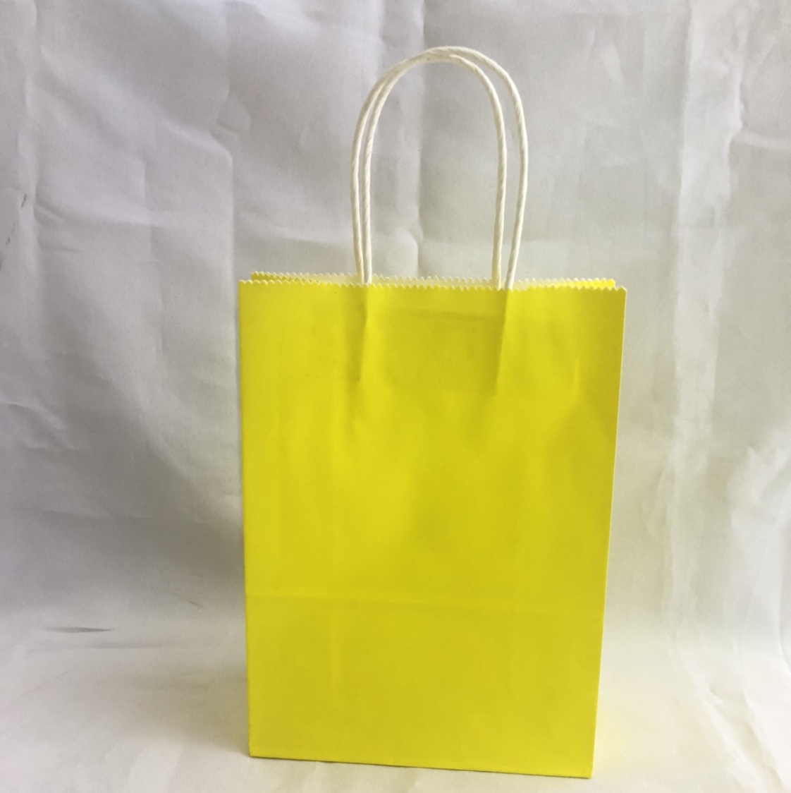 Solid color Yellow large bag Gift bag Gift bag paper bag thumbnail