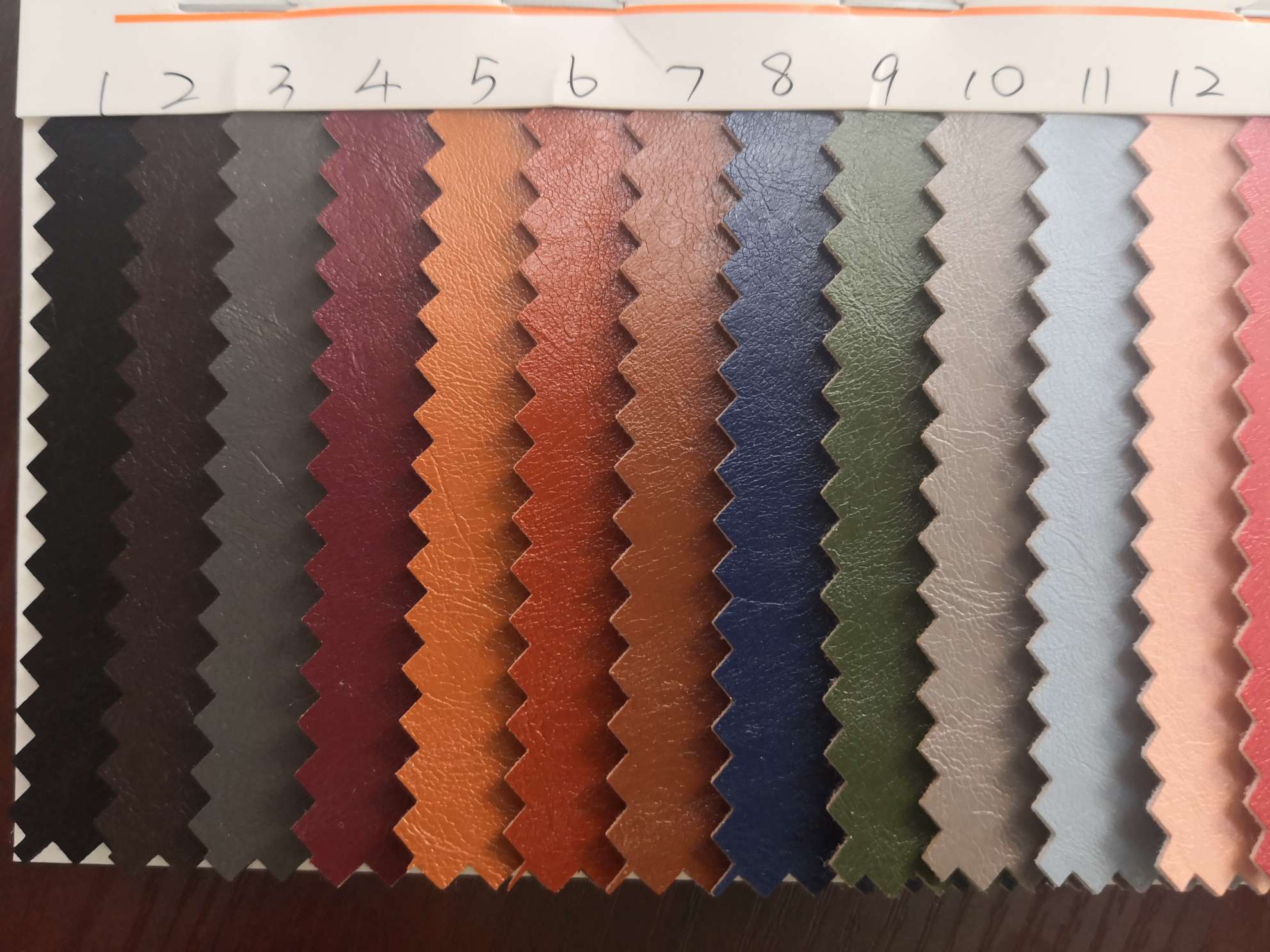 Oil wax PVC oil leather is suitable for luggage seat sofa stool clothing packaging and decoration Specification drawing