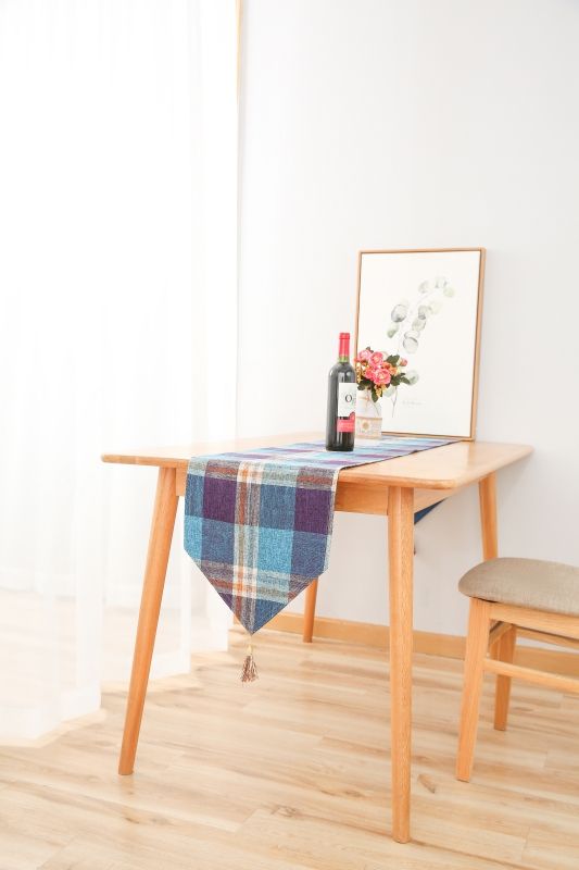 The tablecloth is simple in Nordic style. The table flag, bed flag and coffee table flag are 33*180 cm