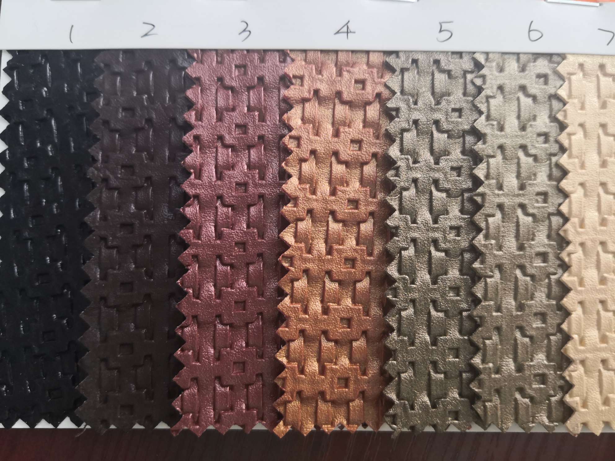 PVC is suitable for bags, handbags, clothing accessories, clothing packaging and other purposes Specification drawing