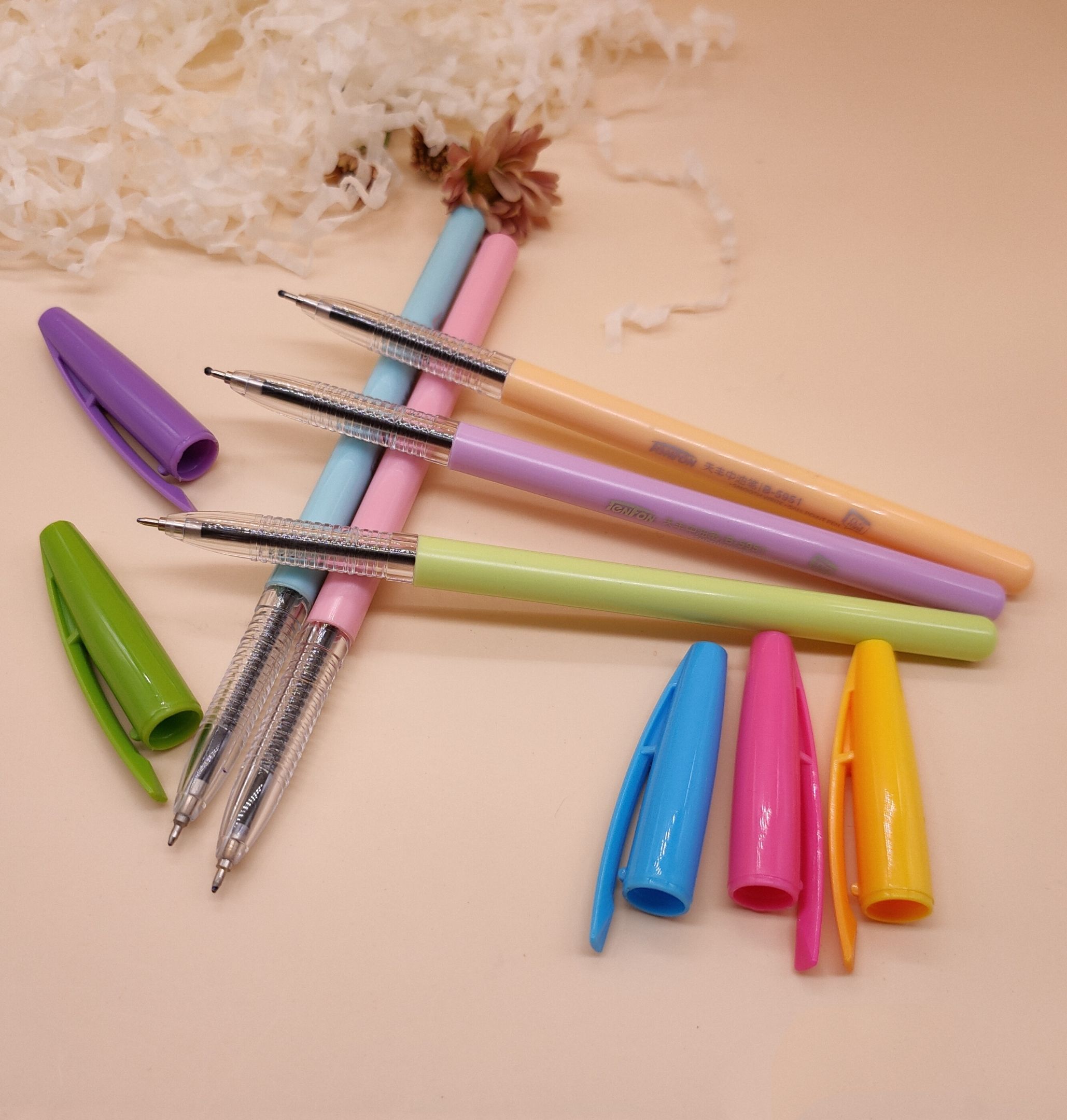 Cap - type ballpoint pen non - slip hand rod oil pen multi - color pen Item Picture