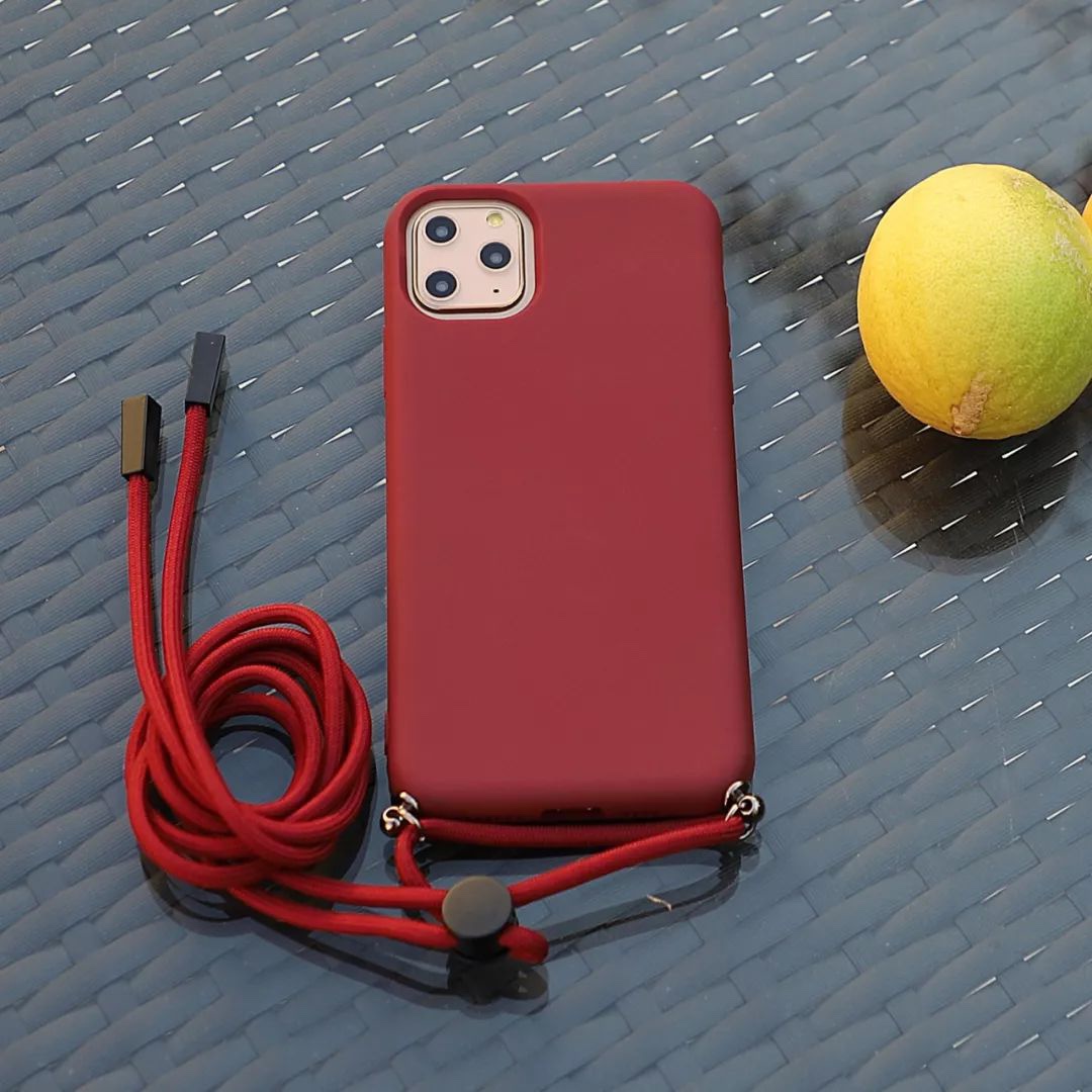 Liquid silicone phone case with a rope Application Scenario