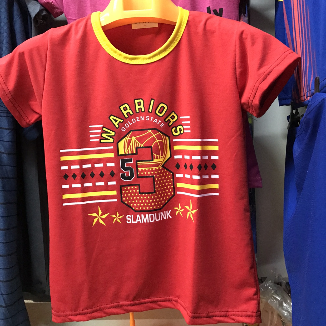 A boy's round-neck short-sleeved print