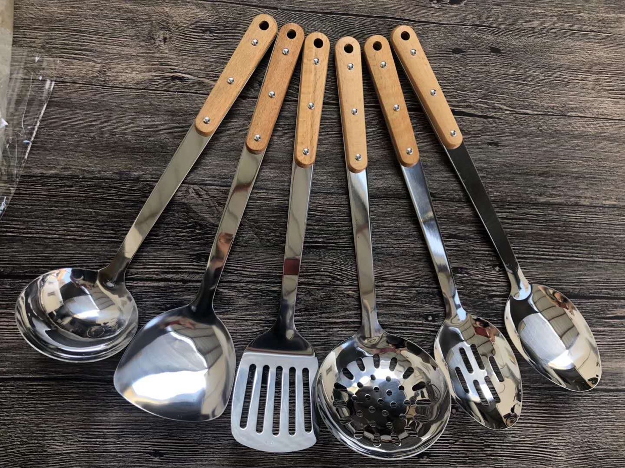 Three-pronged spatula