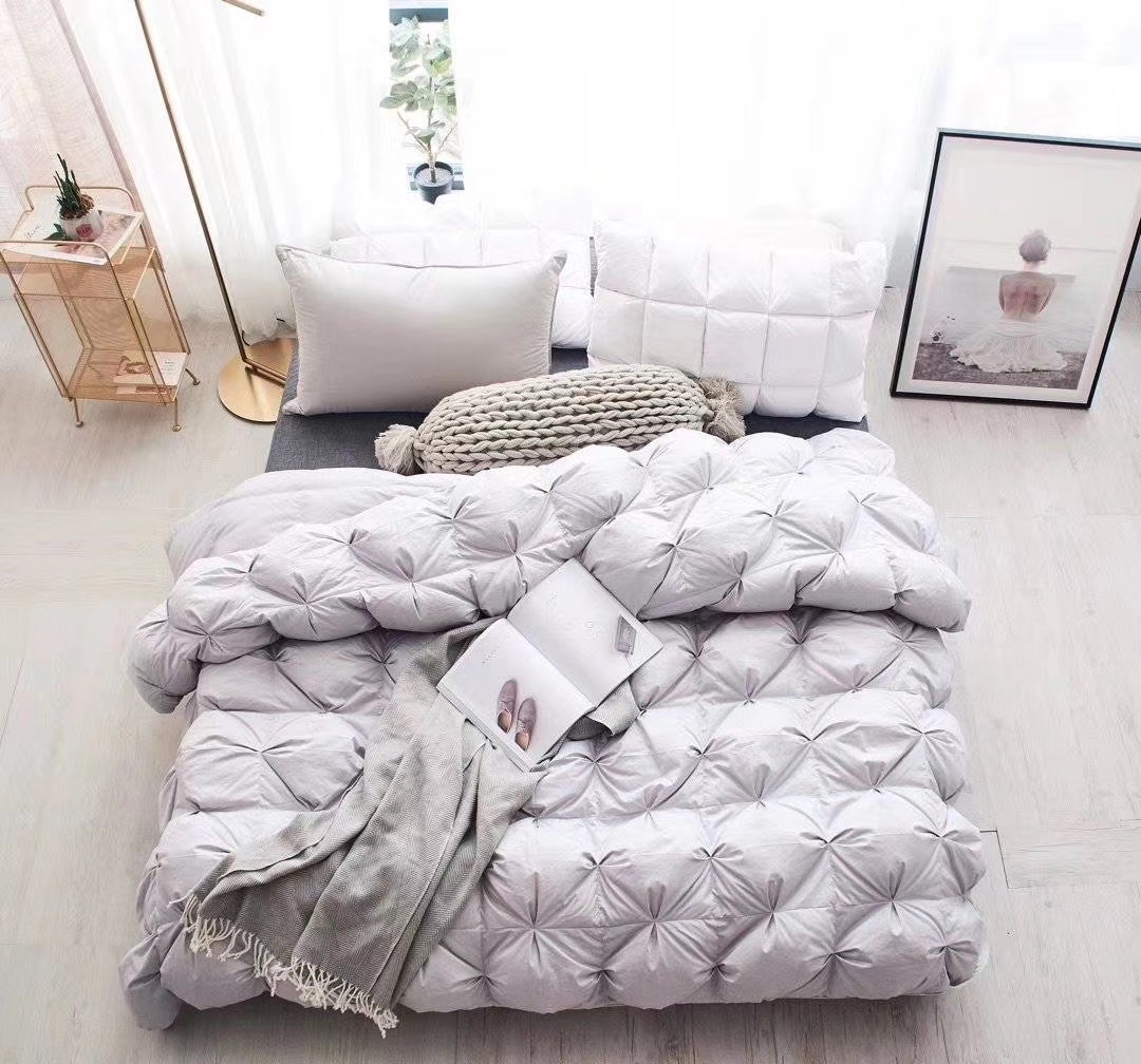 White goose down in a cross pattern, 95% details Picture