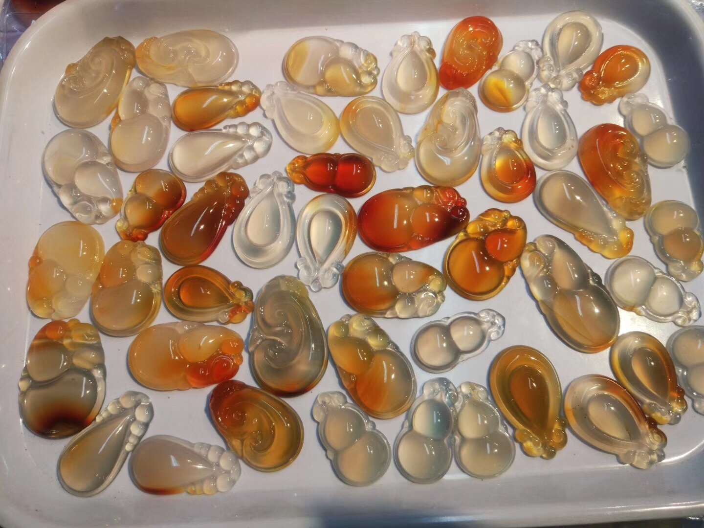 Natural chalcedony pendant Application Scenario