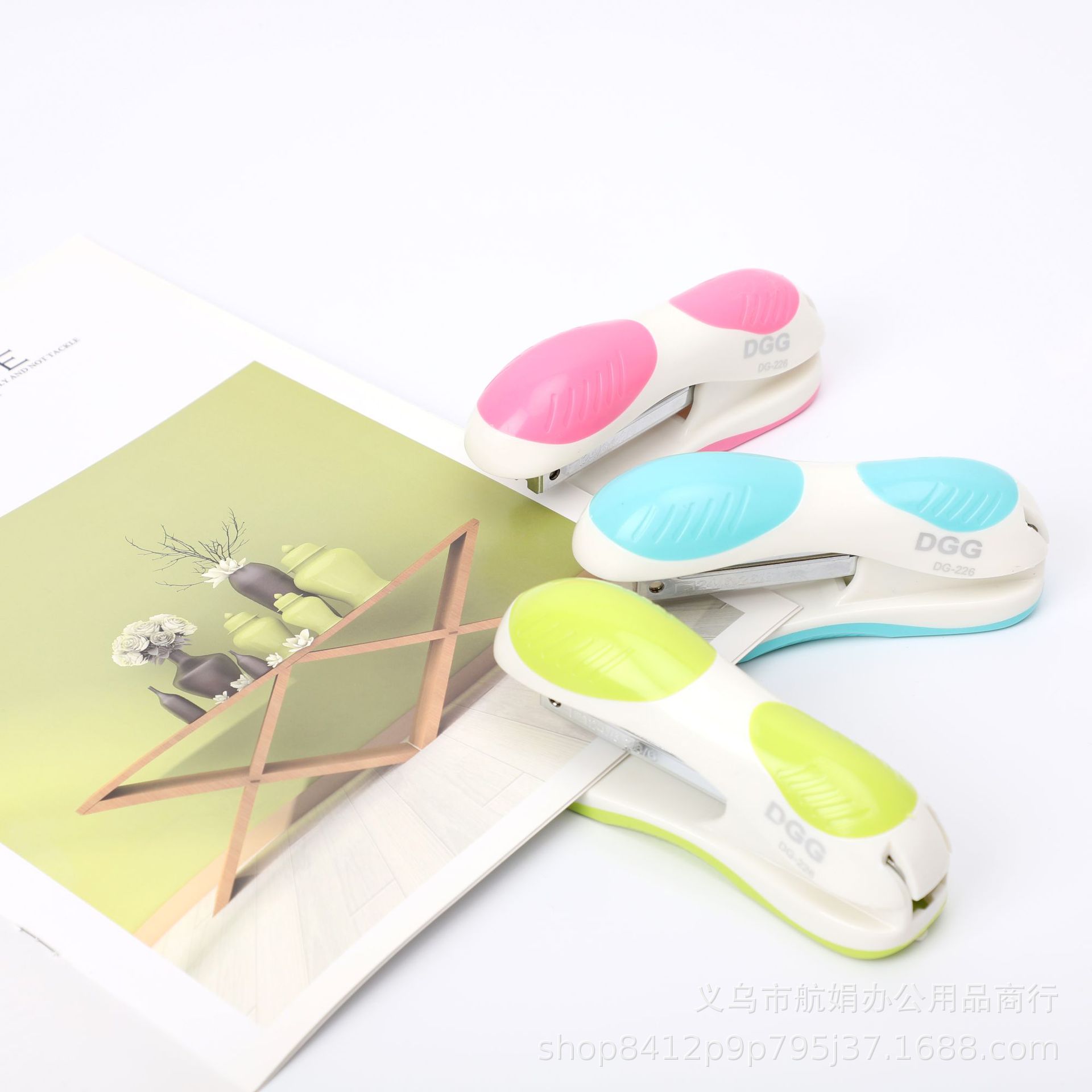 Stationery stapler, portable and effortless stapler, binding machine, easy binding and stapling machine, office supplies detail image 1