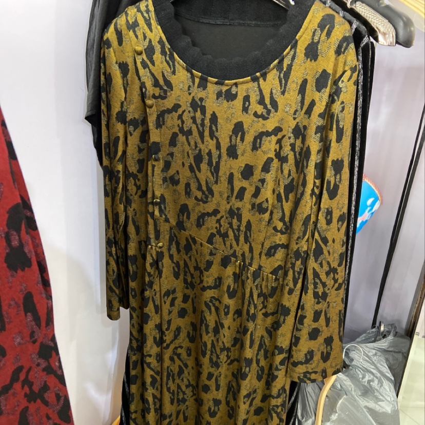 黄色长袖连衣裙