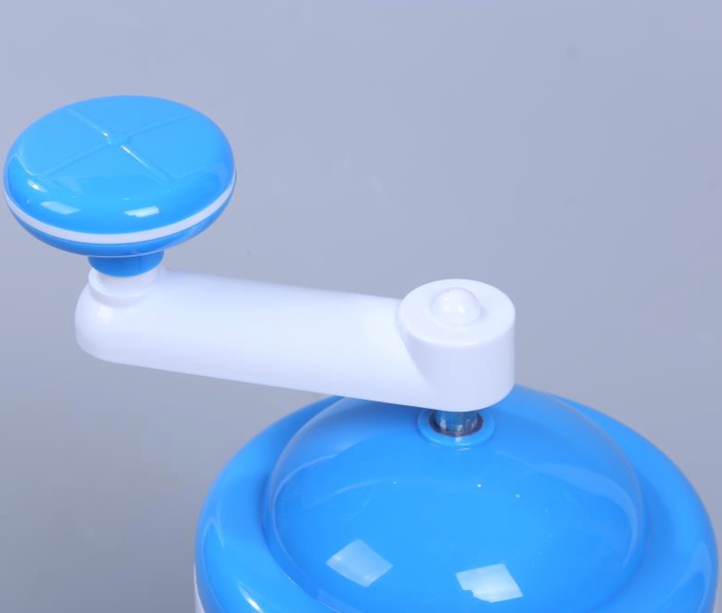 夏季户外便携手摇碎冰机家用塑料沙冰机 手摇刨冰器 刨冰机批发详情图2