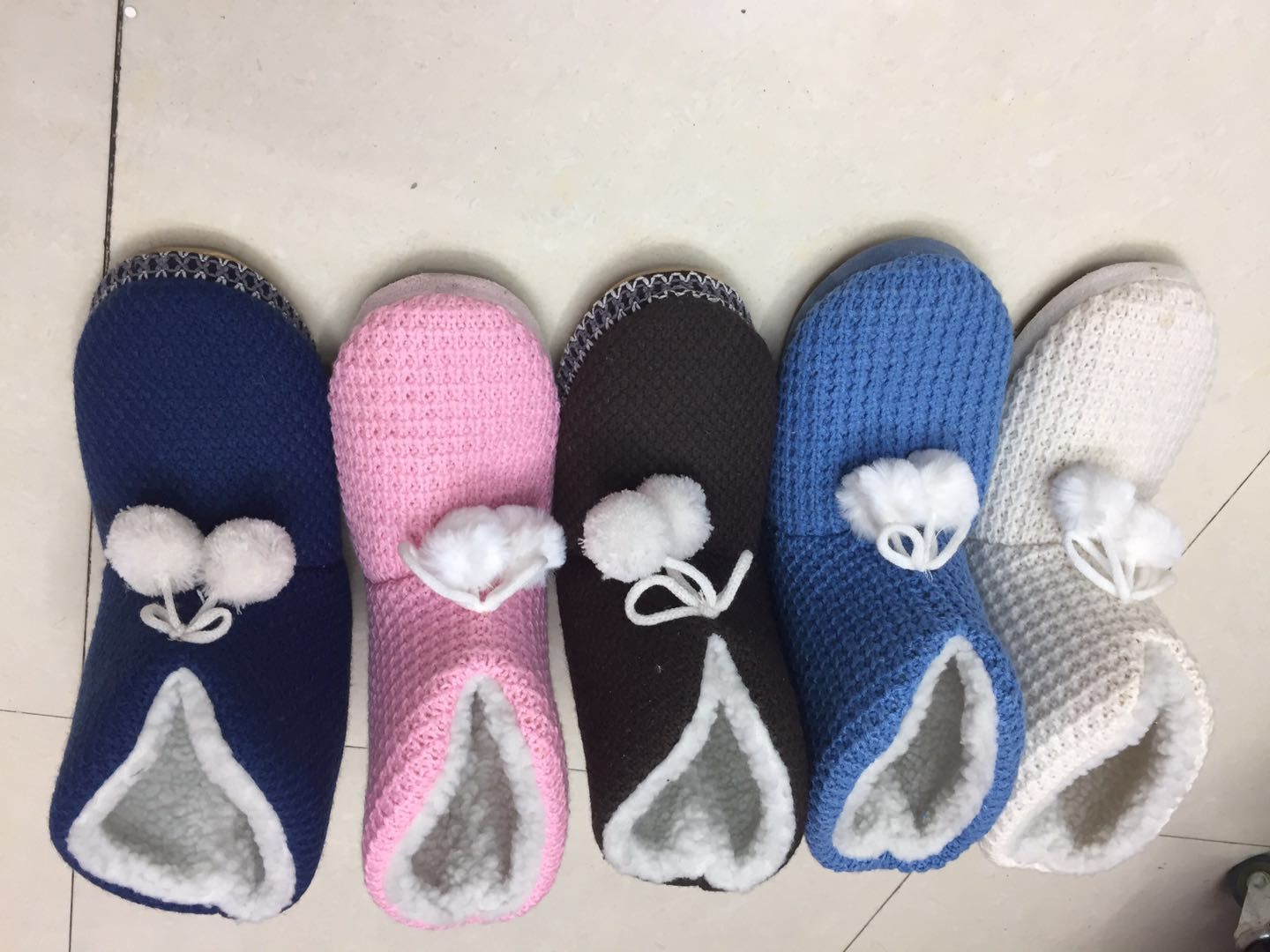 New autumn and winter home warm plush slippers for export wholesale. Lisheng Shoes Industry's slippers for autumn and winter home, anti-slip new slippers for export wholesale