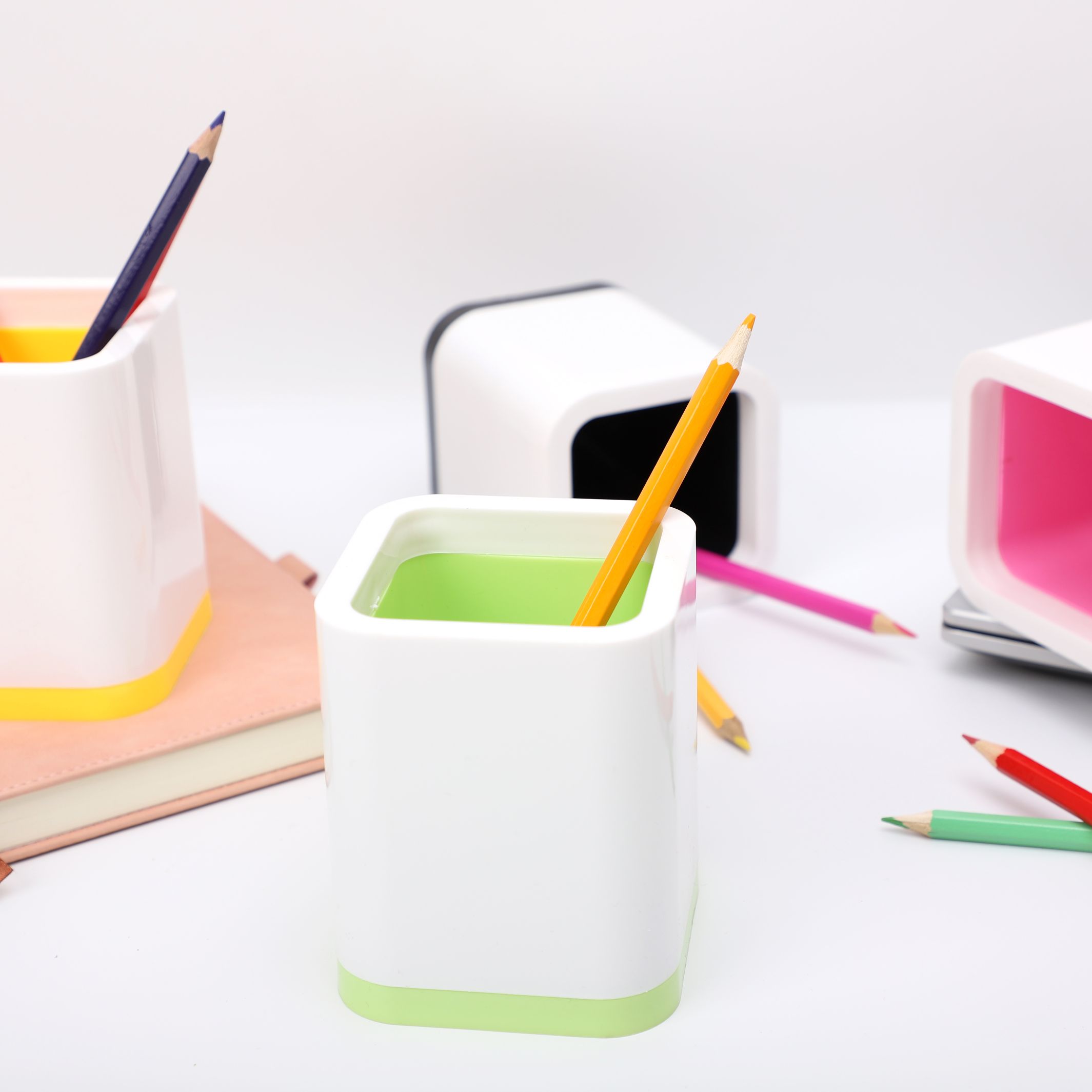 Creative and fashionable pen holder, office desk, student ornament, personalized, modern and simple stationery, multi-functional storage 6