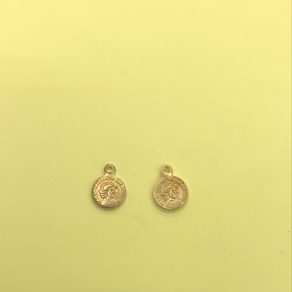 XH04760 Head coin 6mm with hanger