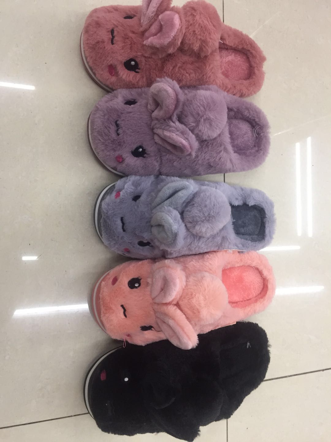 Warm home anti-slip plush slippers for export wholesale. Lisheng Shoe Industry slippers for autumn and winter home, anti-slip new style slippers for export wholesale