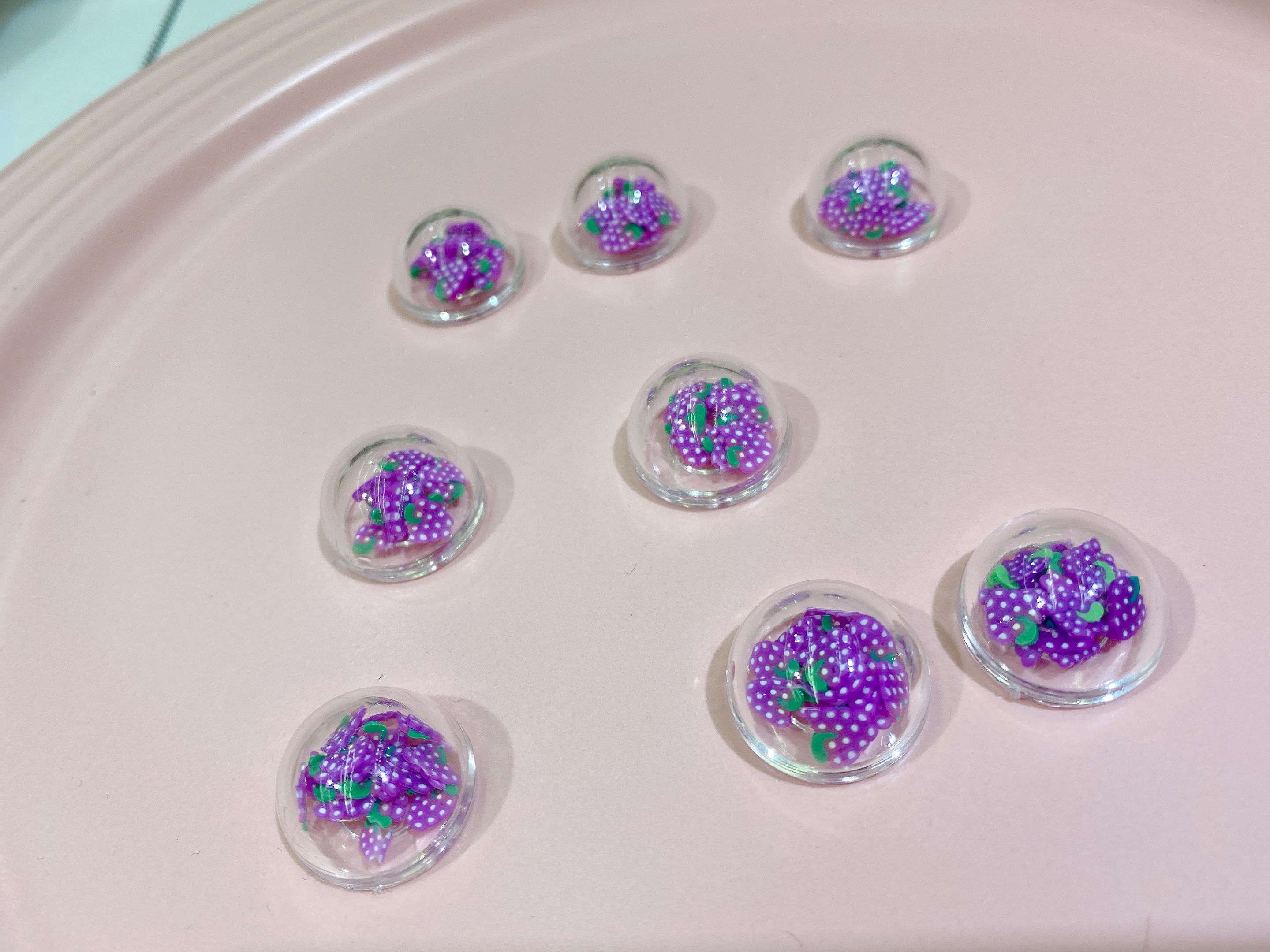 Acrylic semi-circular combination hair clip accessory Application Scenario